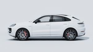 Vue extérieure de Cayenne S E-Hybrid Coupé Black Edition montrant le côté gauche de la voiture