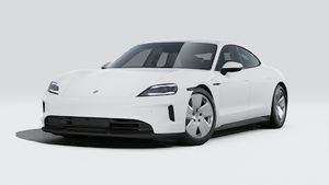 Vue extérieure de Taycan 4 montrant l'avant et le côté gauche de la voiture