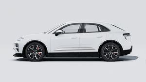 Exterior view of Macan Turbo showing the left side of the car