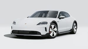 Exterior view of Taycan 4S Cross Turismo showing the front and left side of the car