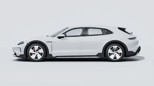 Exterior view of Taycan 4S Cross Turismo showing the left side of the car