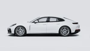 Exterior view of Panamera 4 showing the left side of the car