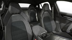 Interior view showing the front seats of Panamera 4S E-Hybrid