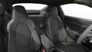 ინტერიერის ხედი, რომელიც აჩვენებს 911 Carrera GTS ის წინა სავარძლებს