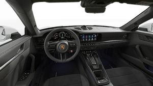 ინტერიერის ხედი, რომელშიც ნაჩვენებია 911 Carrera GTS -ის საჭე და დაფა