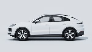 Cayenne E-Hybrid Coupé ის გარე ხედი, რომელიც აჩვენებს მანქანის მარცხენა მხარეს