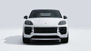 Cayenne Turbo GT ის გარე ხედი, რომელიც აჩვენებს მანქანის წინა მხარეს