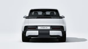 Cayenne S Electric ის გარე ხედი, რომელიც აჩვენებს მანქანის უკანა მხარეს