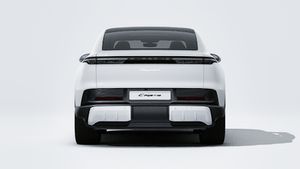 Cayenne S Coupé Electric ის გარე ხედი, რომელიც აჩვენებს მანქანის უკანა მხარეს