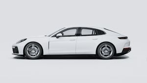 Panamera ის გარე ხედი, რომელიც აჩვენებს მანქანის მარცხენა მხარეს