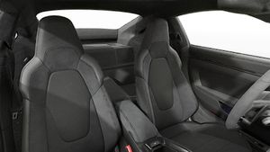 Vue intérieure montrant les sièges avant de 911 Carrera GTS