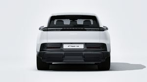 Vue extérieure de Cayenne Electric montrant l'arrière de la voiture