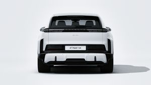 Vue extérieure de Cayenne Turbo Electric montrant l'arrière de la voiture