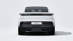 Vue extérieure de Cayenne Coupé Electric montrant l'arrière de la voiture