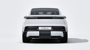 Vue extérieure de Cayenne S Coupé Electric montrant l'arrière de la voiture