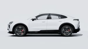 Vue extérieure de Cayenne Turbo Coupé Electric montrant le côté gauche de la voiture