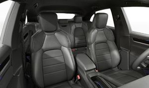 Vue intérieure montrant les sièges avant de Macan 4 Electric