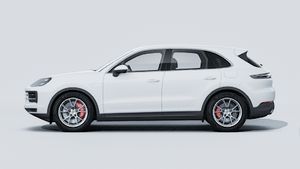 Εξωτερική όψη του Cayenne S E-Hybrid που δείχνει την αριστερή πλευρά του αυτοκινήτου