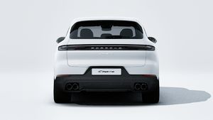 Εξωτερική όψη του Cayenne S E-Hybrid που δείχνει το πίσω μέρος του αυτοκινήτου