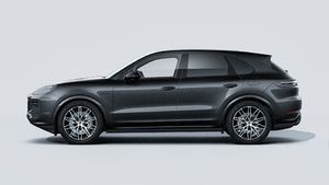 Εξωτερική όψη του Cayenne E-Hybrid Black Edition που δείχνει την αριστερή πλευρά του αυτοκινήτου