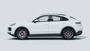 Εξωτερική όψη του Cayenne S Coupé που δείχνει την αριστερή πλευρά του αυτοκινήτου