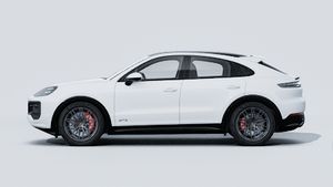 Εξωτερική όψη του Cayenne GTS Coupé που δείχνει την αριστερή πλευρά του αυτοκινήτου