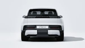 Εξωτερική όψη του Cayenne S Electric που δείχνει το πίσω μέρος του αυτοκινήτου