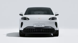 Εξωτερική όψη του Cayenne Coupé Electric που δείχνει το μπροστινό μέρος του αυτοκινήτου