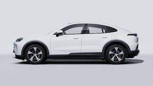 Εξωτερική όψη του Cayenne S Coupé Electric που δείχνει την αριστερή πλευρά του αυτοκινήτου