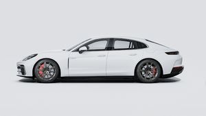 Εξωτερική όψη του Panamera Turbo E-Hybrid που δείχνει την αριστερή πλευρά του αυτοκινήτου