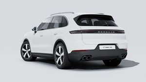 Vista exterior de Cayenne E-Hybrid mostrando la parte trasera y el lado izquierdo del coche