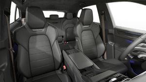 Vista interior de los asientos delanteros del Cayenne Turbo Electric