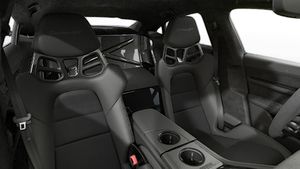 Vista interior de los asientos delanteros del Taycan Turbo GT with Weissach package