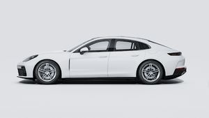Exterior view of Panamera 4 E-Hybrid showing the left side of the car