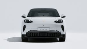 Vista exterior de Cayenne Coupé Electric mostrando la parte delantera del coche