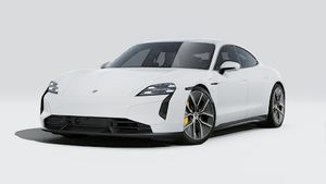Vista exterior de Taycan Turbo S mostrando la parte delantera y el lado izquierdo del coche
