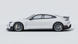 Vista exterior de Taycan Turbo GT with Weissach Package mostrando el lado izquierdo del coche