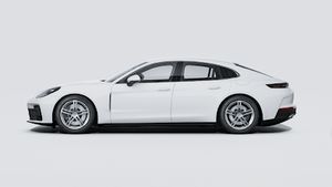 Vista exterior de Panamera 4 E-Hybrid mostrando el lado izquierdo del coche