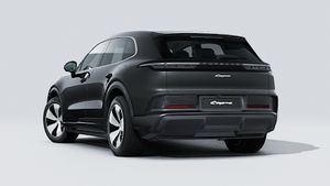 Vanjski pogled na Cayenne Electric prikazuje stražnju i lijevu stranu automobila
