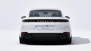 Vanjski pogled na Panamera 4 prikazuje stražnji dio automobila