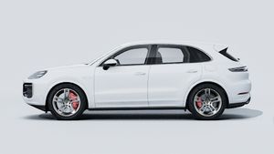 A Cayenne Turbo E-Hybrid külső nézete, amely az autó bal oldalát mutatja.