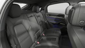 Belső nézet a Cayenne S E-Hybrid Coupé Black Edition