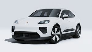 A Macan 4 külső nézete, amely az autó elejét és bal oldalát mutatja.