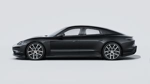 A Taycan 4 Black Edition külső nézete, amely az autó bal oldalát mutatja.
