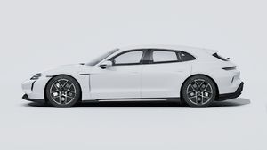 A Taycan Turbo Sport Turismo külső nézete, amely az autó bal oldalát mutatja.