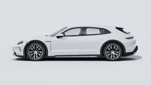 Exterior view of Taycan 4S Cross Turismo showing the left side of the car