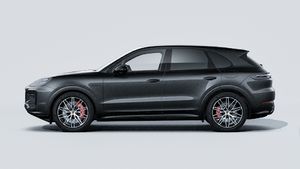 Exterior view of Cayenne S E-Hybrid Black Edition showing the left side of the car