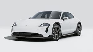 Exterior view of Taycan Turbo Cross Turismo showing the front and left side of the car