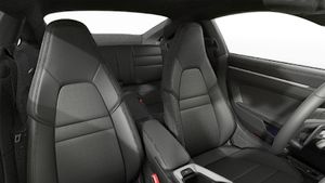 תצוגת פנים המראה את המושבים הקדמיים של ה-911 Carrera