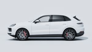 מראה חיצוני של ה-Cayenne S, מראה את הצד השמאלי של המכונית